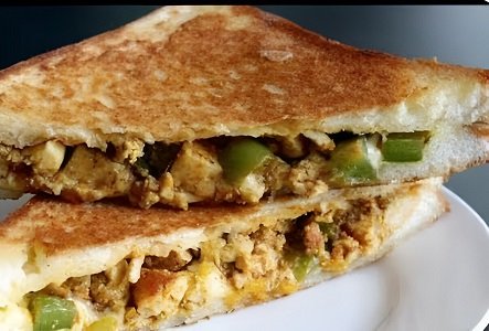 Paneer Masala Triangular Sandwich [2 Pieces]